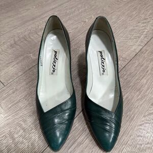 Palizzio Vintage Dark Green Leather Heels 
Model # 066455 Size 6½ M